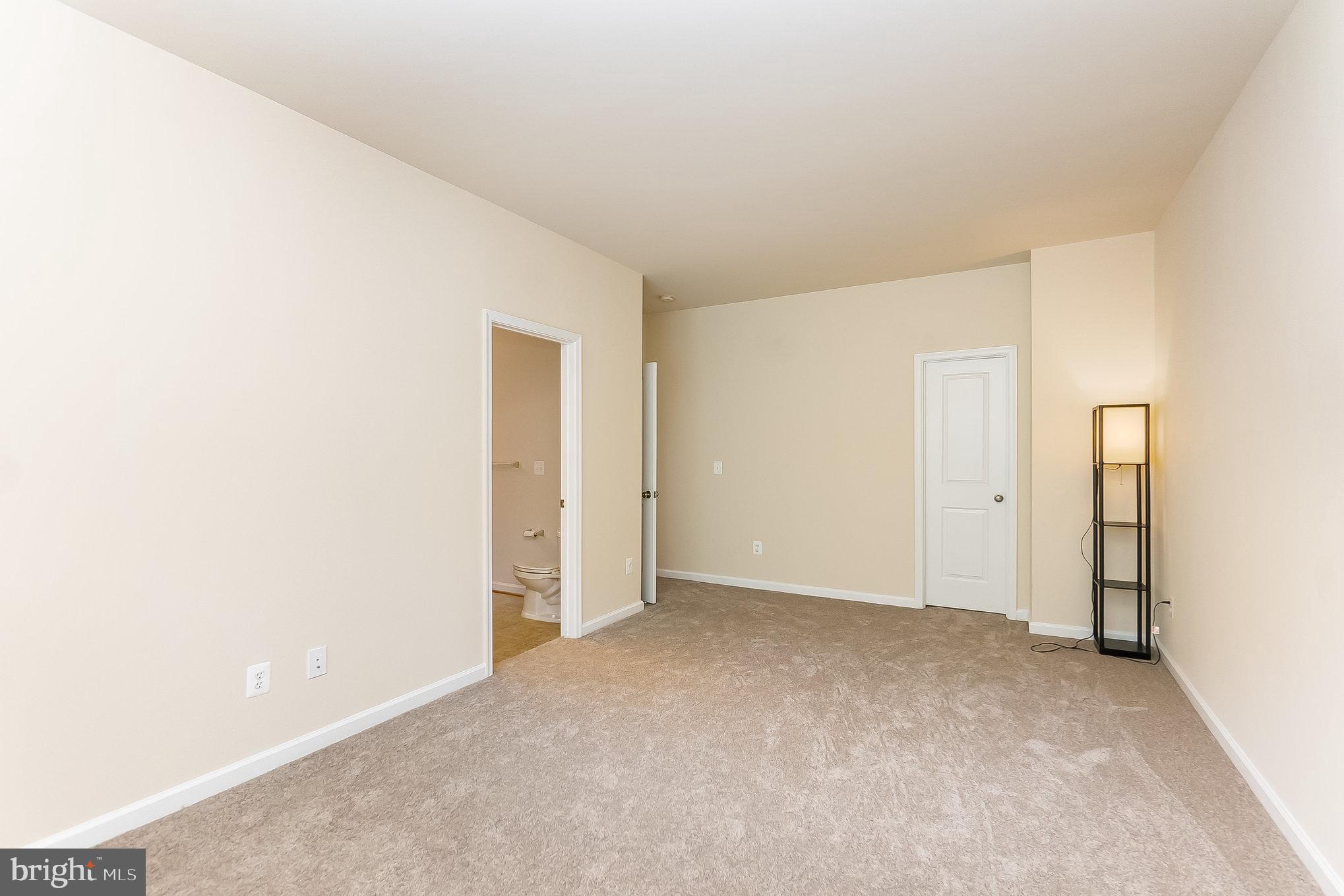 325 WOODSTREAM BOULEVARD