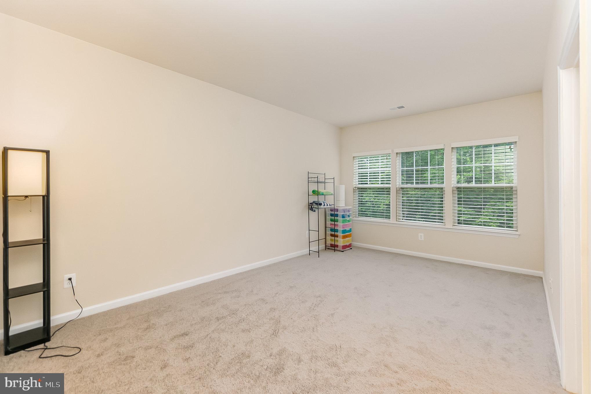 325 WOODSTREAM BOULEVARD