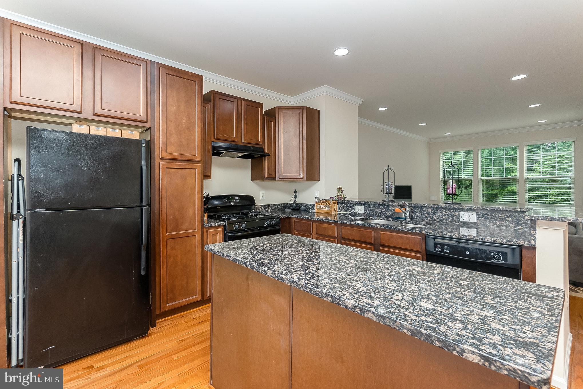 325 WOODSTREAM BOULEVARD