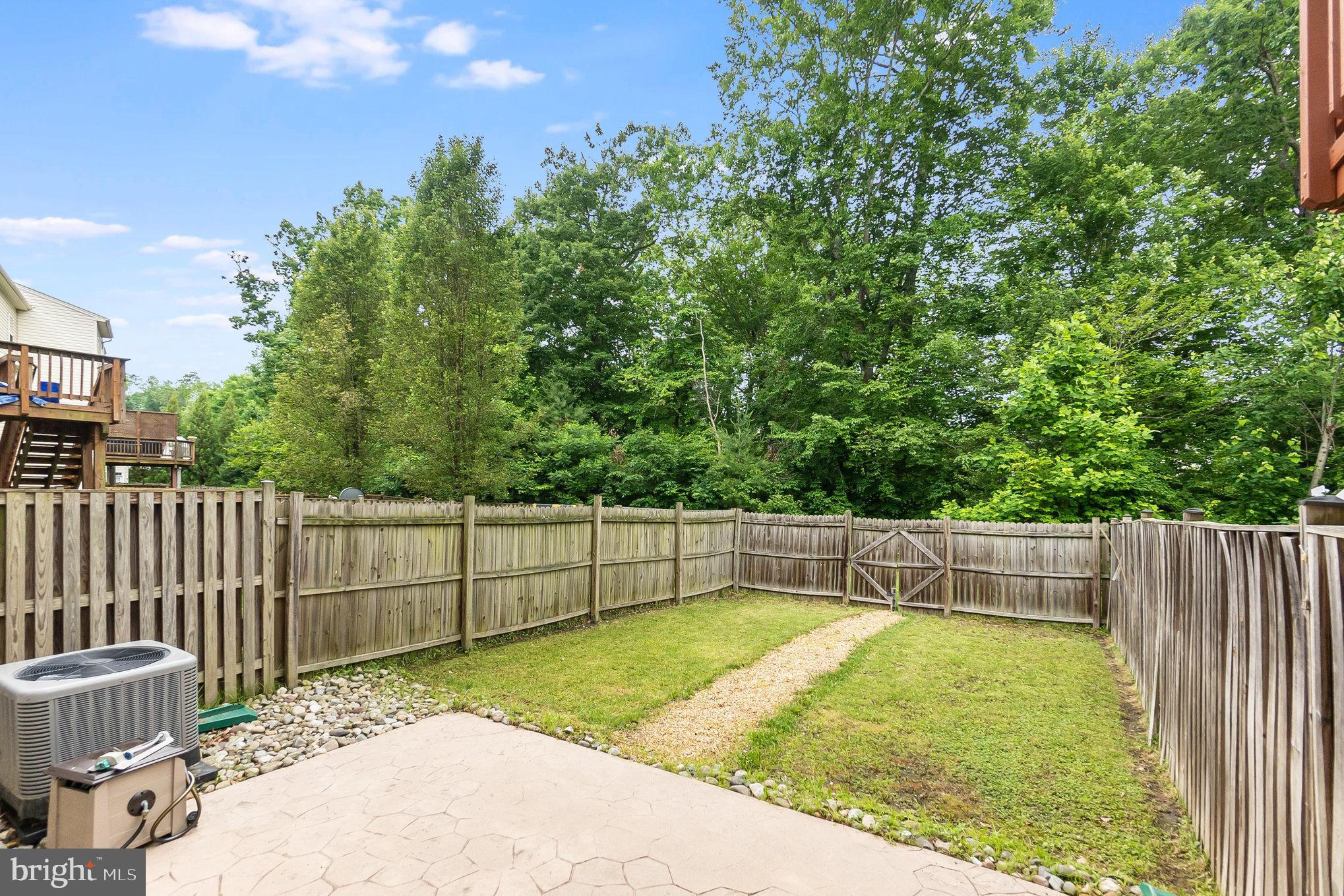 325 WOODSTREAM BOULEVARD