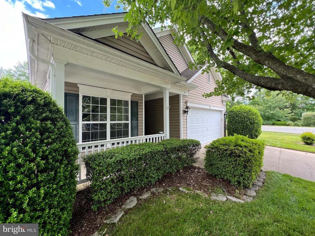 4 VERONA COURT