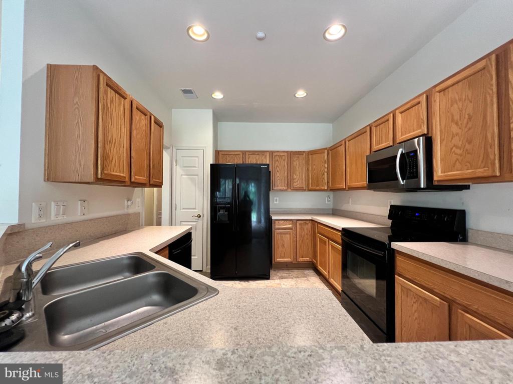 4 VERONA COURT