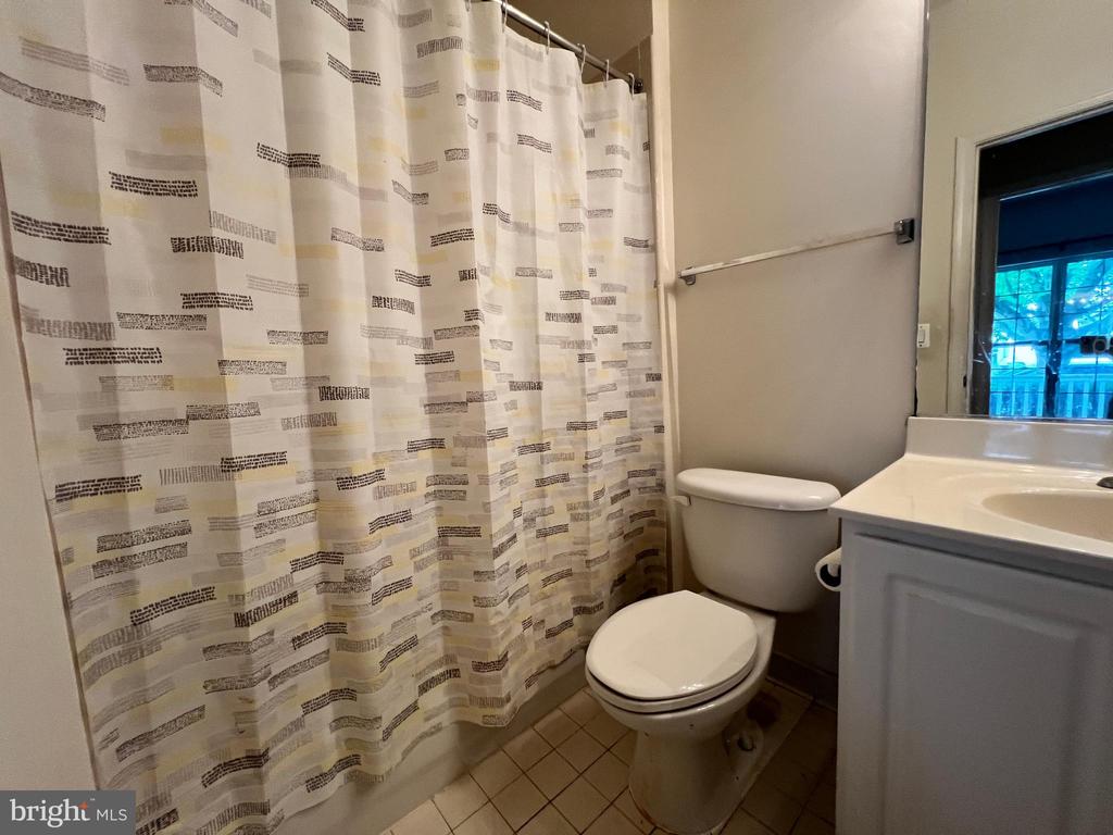 4 VERONA COURT