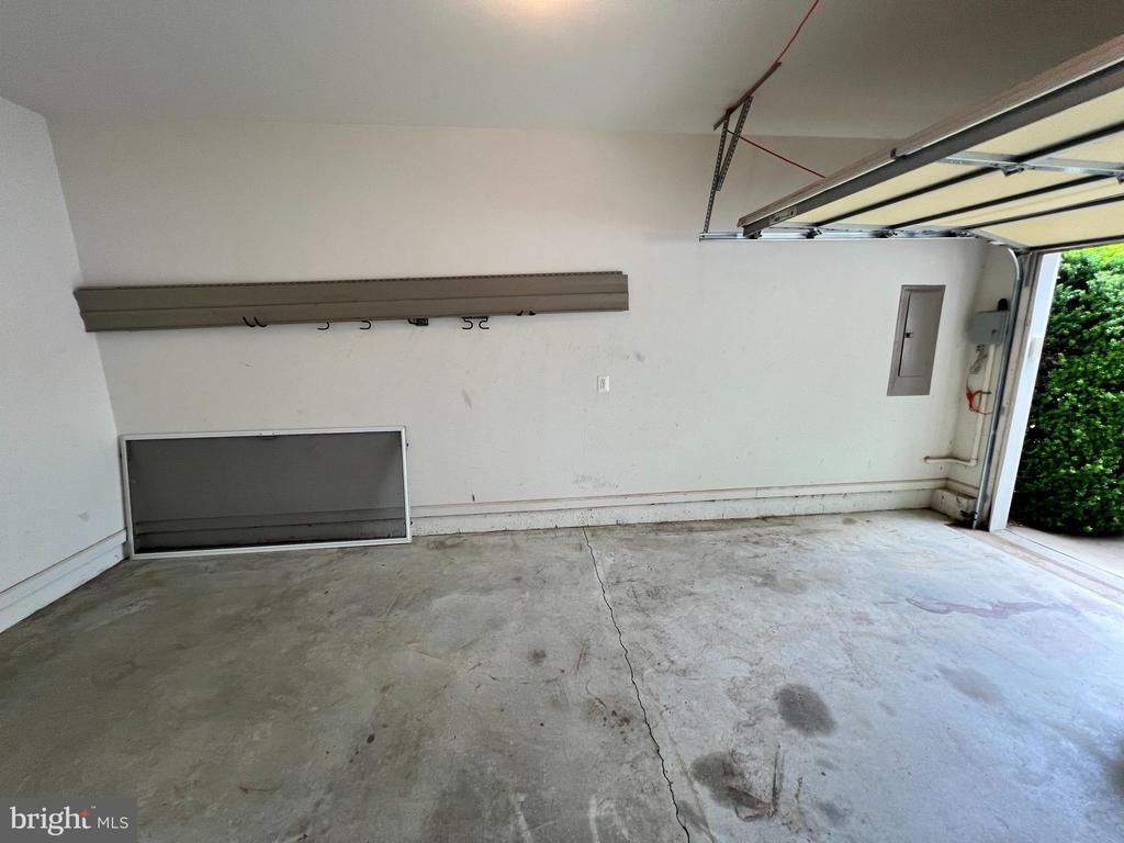 4 VERONA COURT