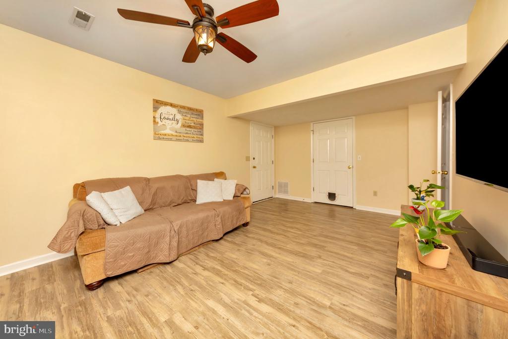 36 PLUMOSA DRIVE