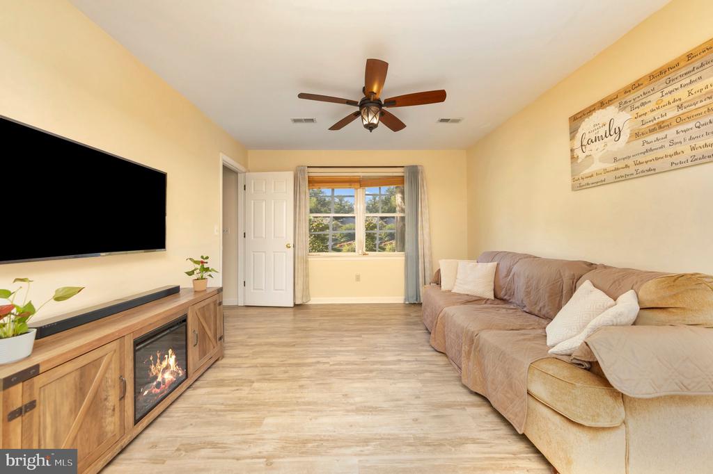 36 PLUMOSA DRIVE