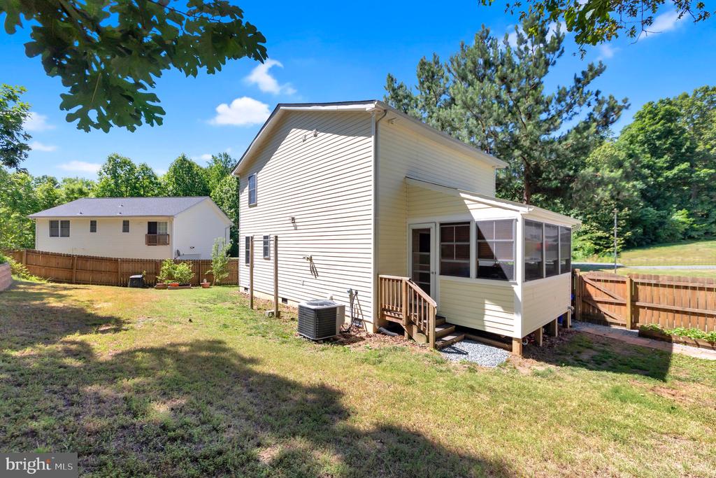 36 PLUMOSA DRIVE