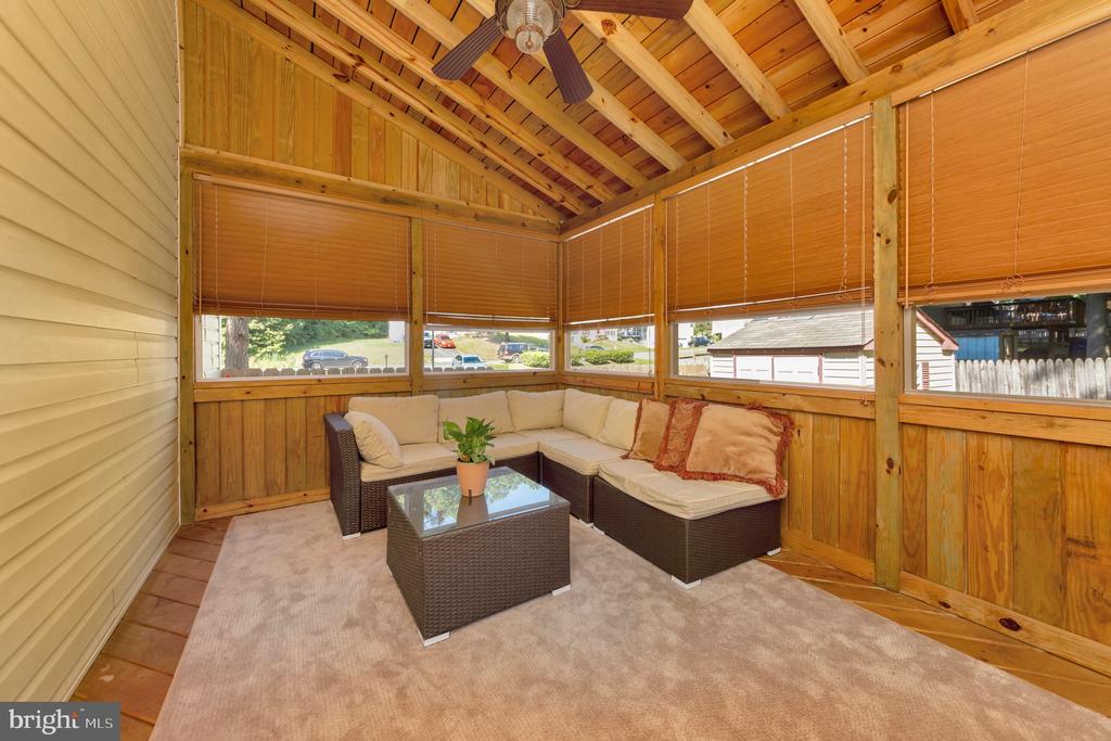 36 PLUMOSA DRIVE