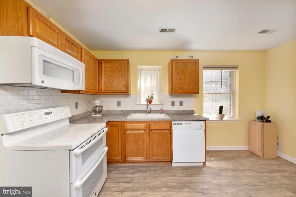36 PLUMOSA DRIVE