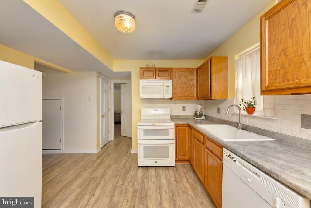 36 PLUMOSA DRIVE