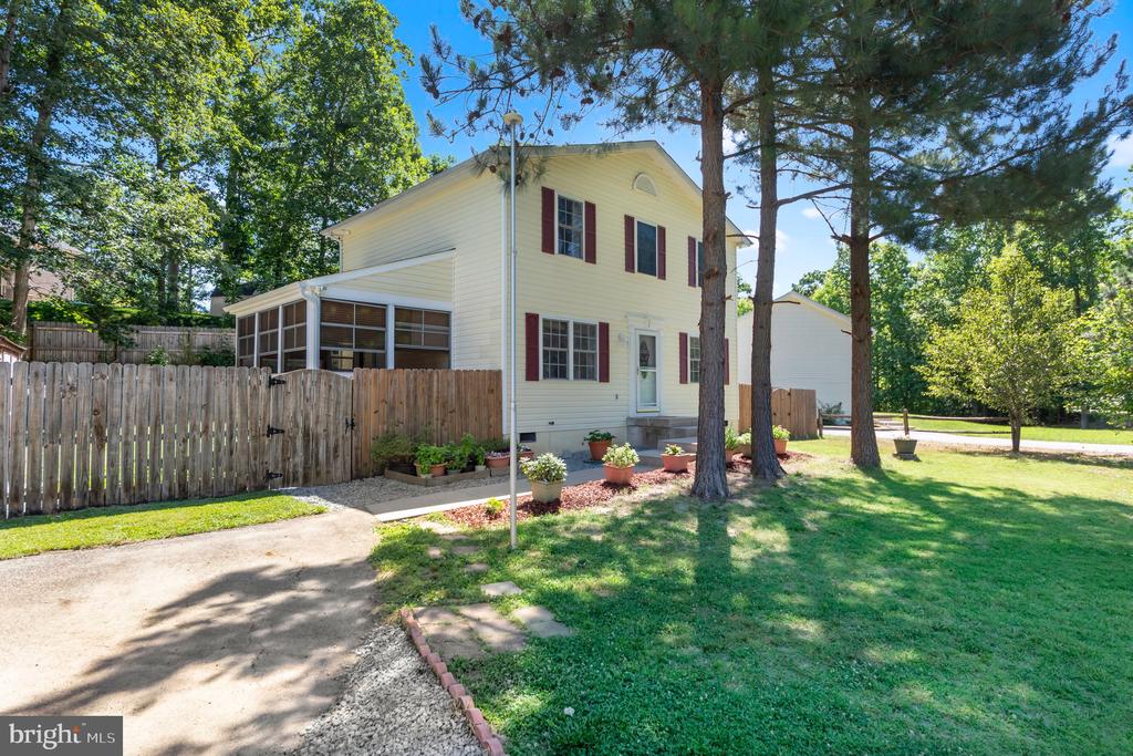 36 PLUMOSA DRIVE