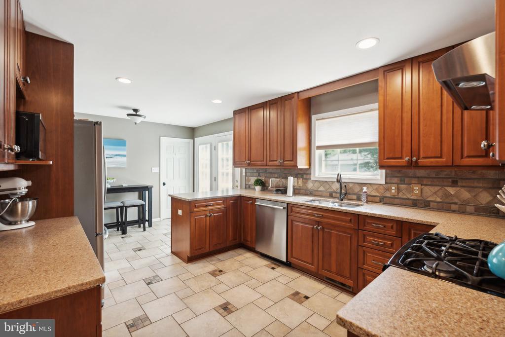 16 SASSAFRAS LANE