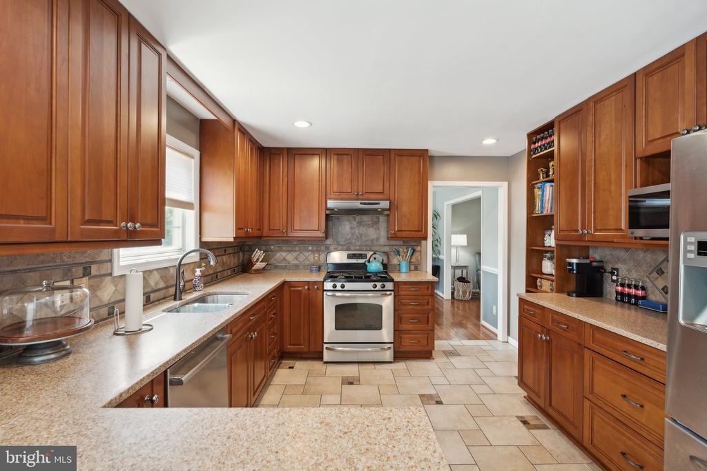 16 SASSAFRAS LANE