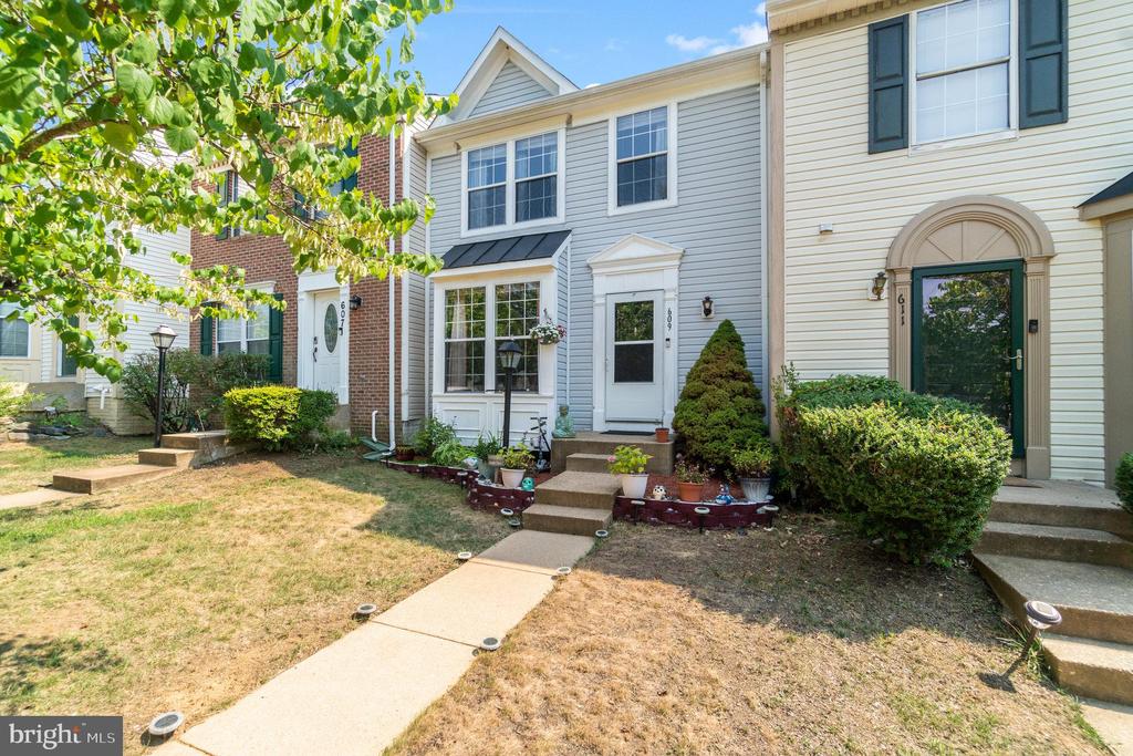609 PINNACLE DRIVE
