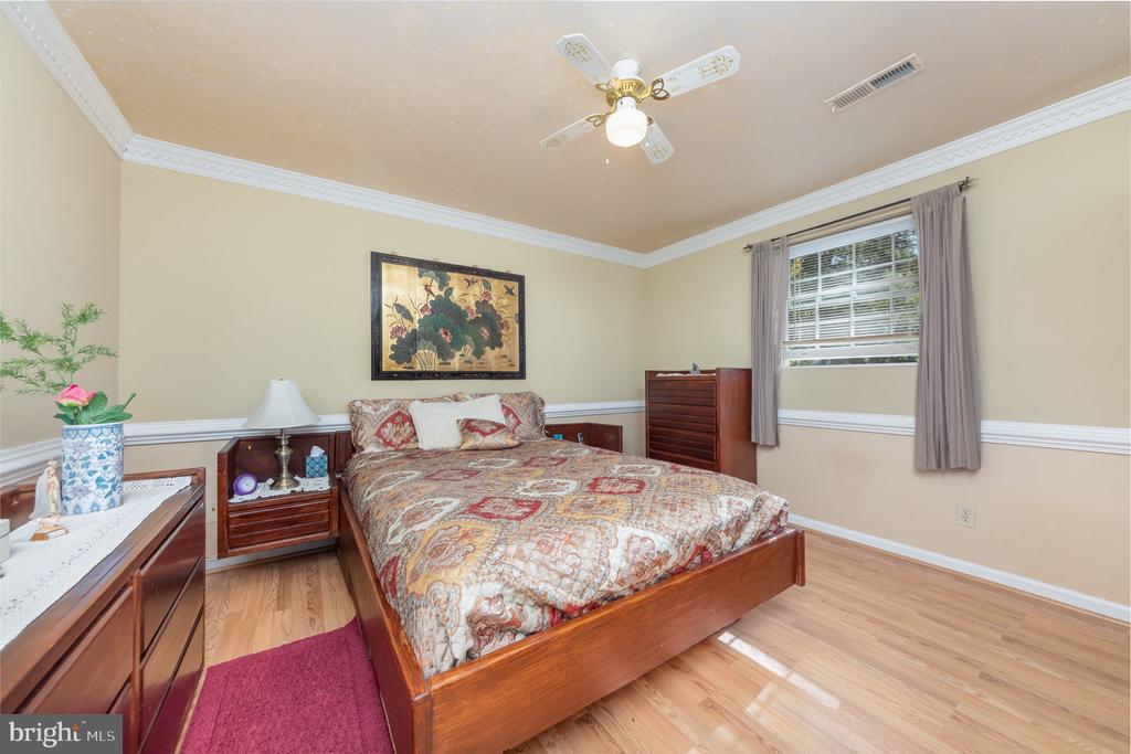 1018 EASTERN VIEW DRIVE