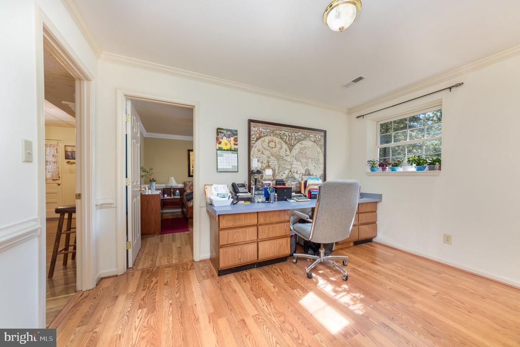 1018 EASTERN VIEW DRIVE