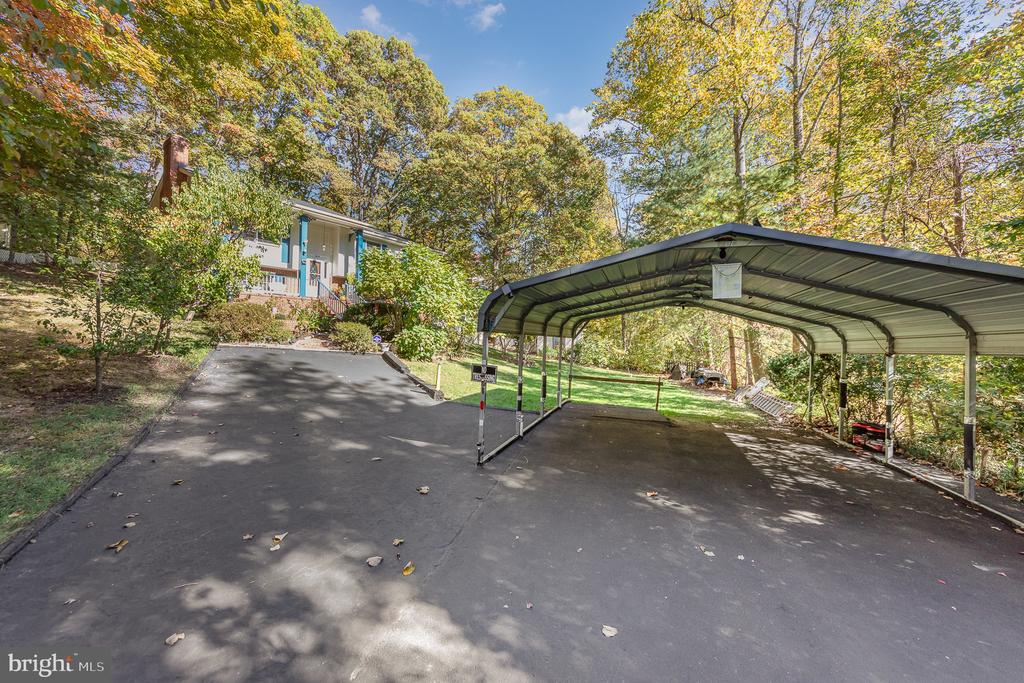 1018 EASTERN VIEW DRIVE
