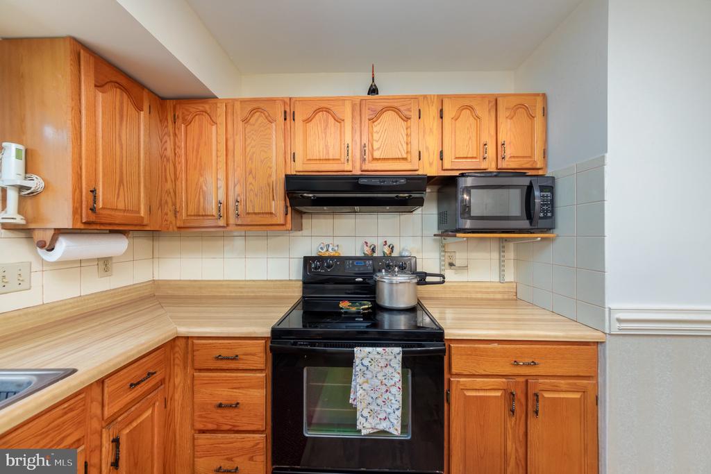 1018 EASTERN VIEW DRIVE
