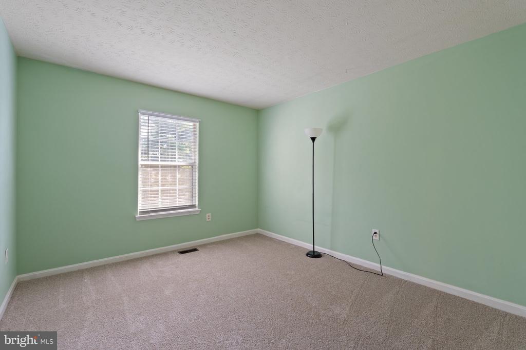 409 W PARK DRIVE