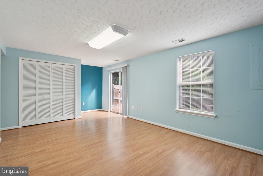 409 W PARK DRIVE