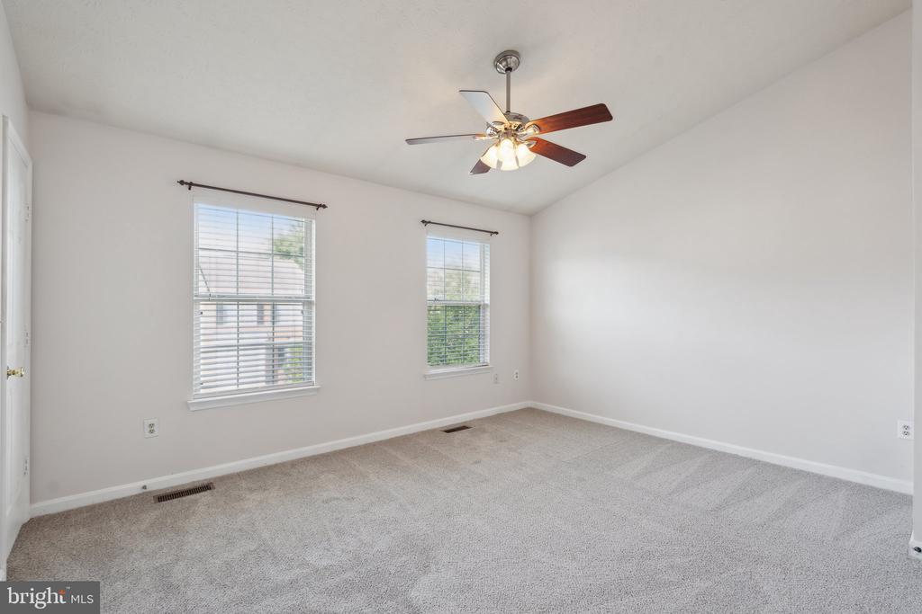 409 W PARK DRIVE