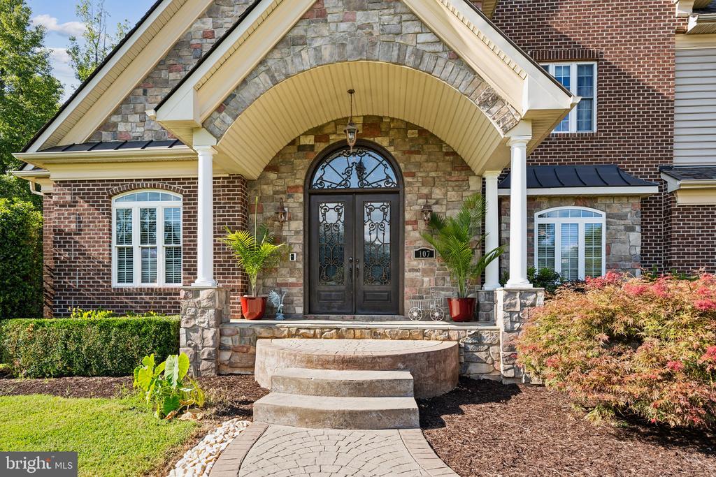 107 ESTATES DRIVE