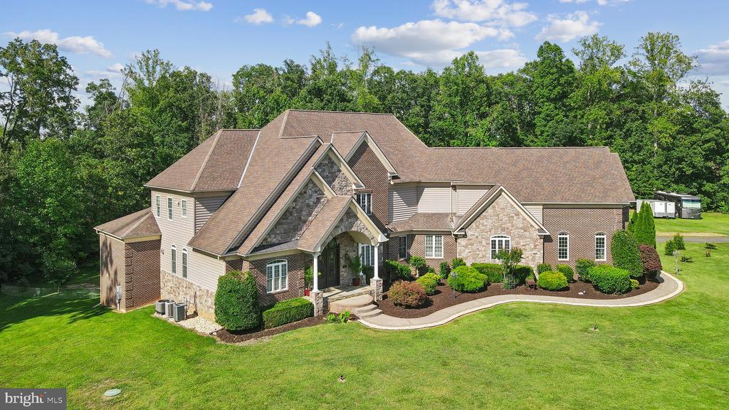 107 ESTATES DRIVE