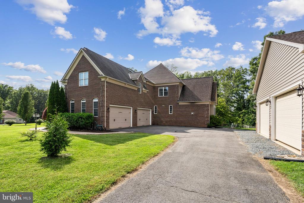 107 ESTATES DRIVE