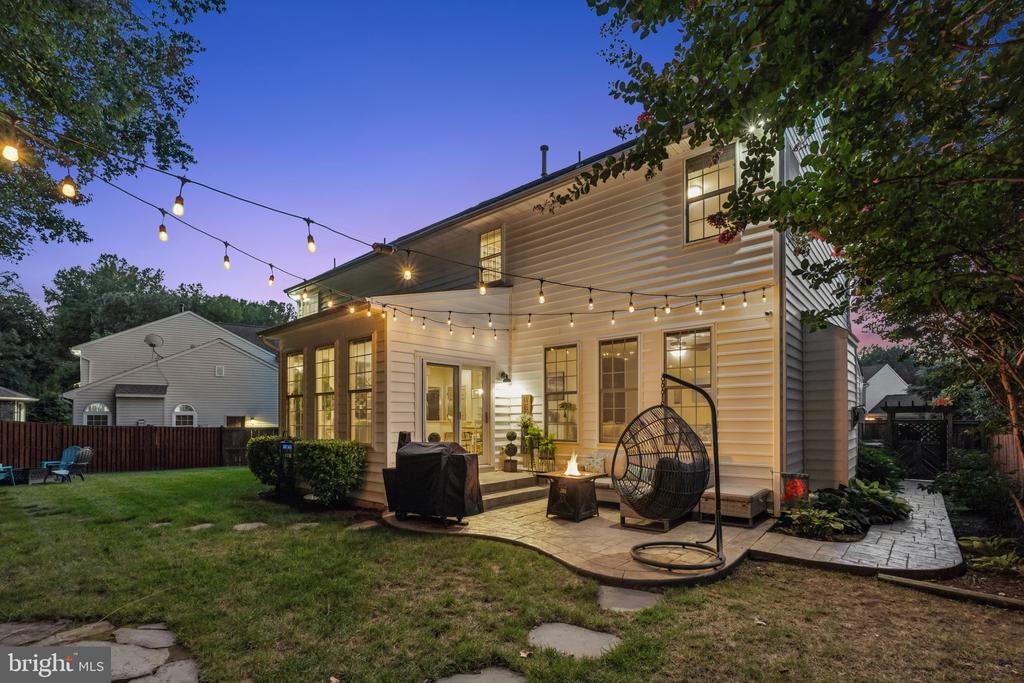 15 BURNINGBUSH COURT