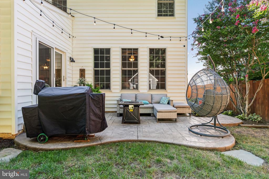 15 BURNINGBUSH COURT