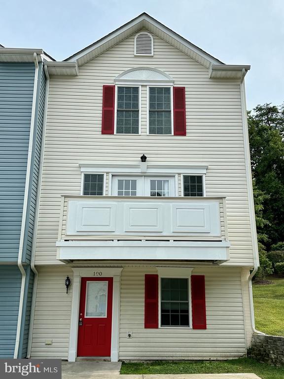 100 BELL TOWERS COURT