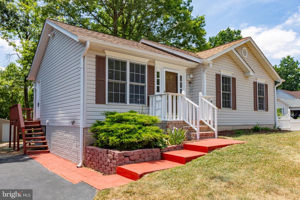 10 YUCCA DRIVE