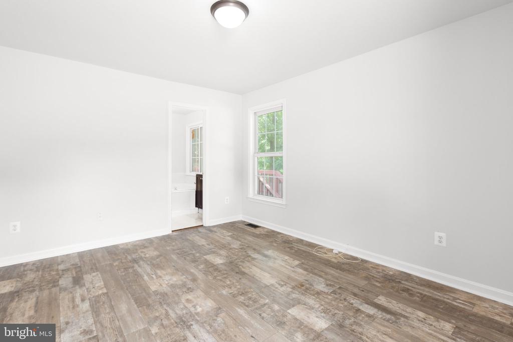 10 YUCCA DRIVE