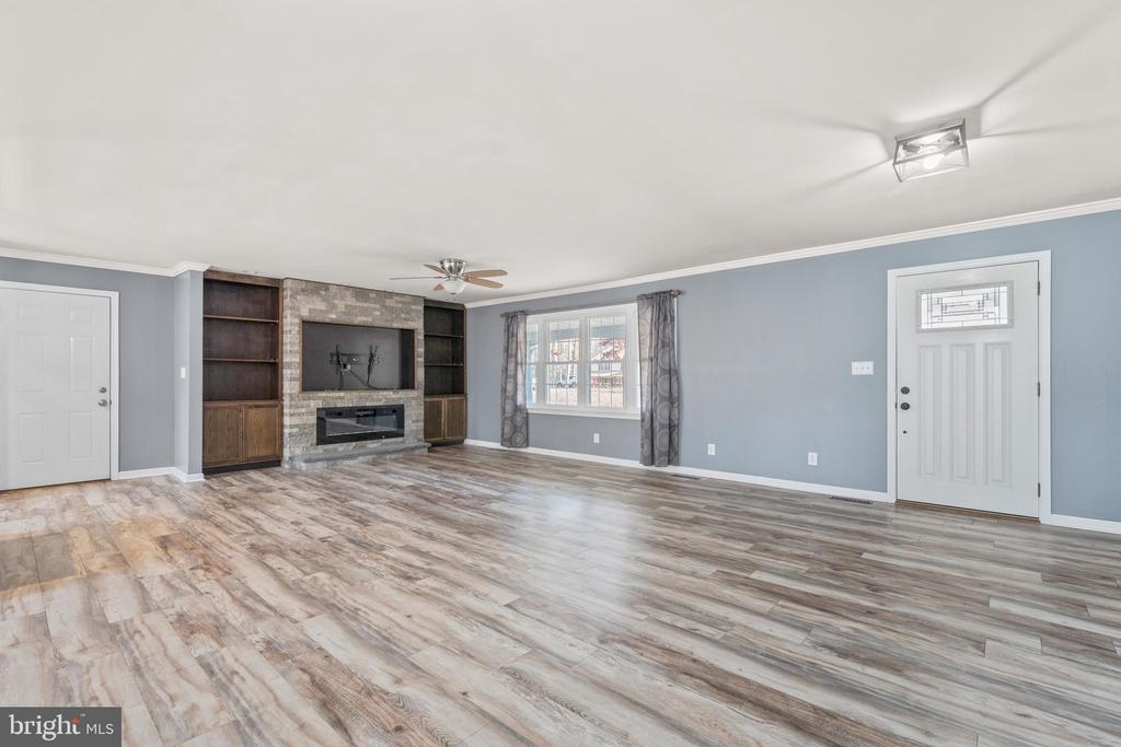 144 RICHARD'S FERRY ROAD