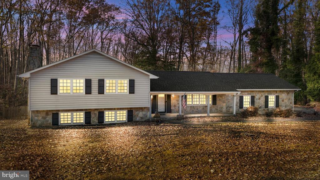 144 RICHARD'S FERRY ROAD