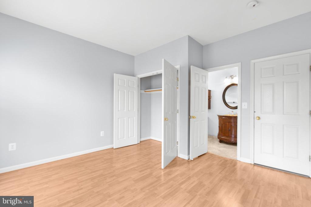 4 GALLERY ROAD