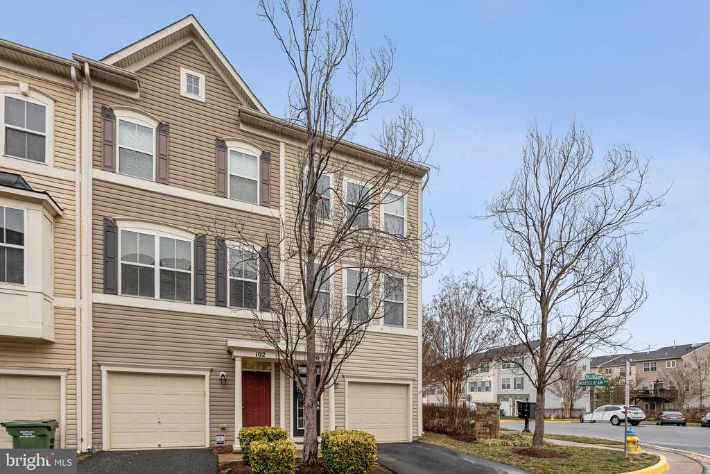 100 BELLINGHAM DRIVE