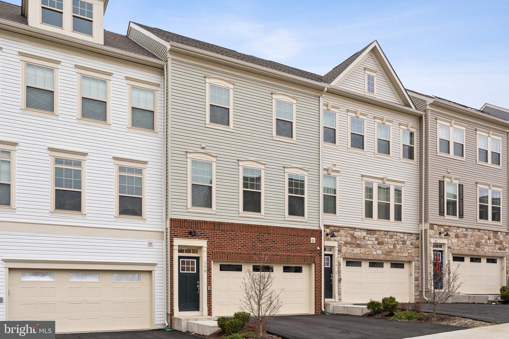 178 SHADED VALLEY COURT