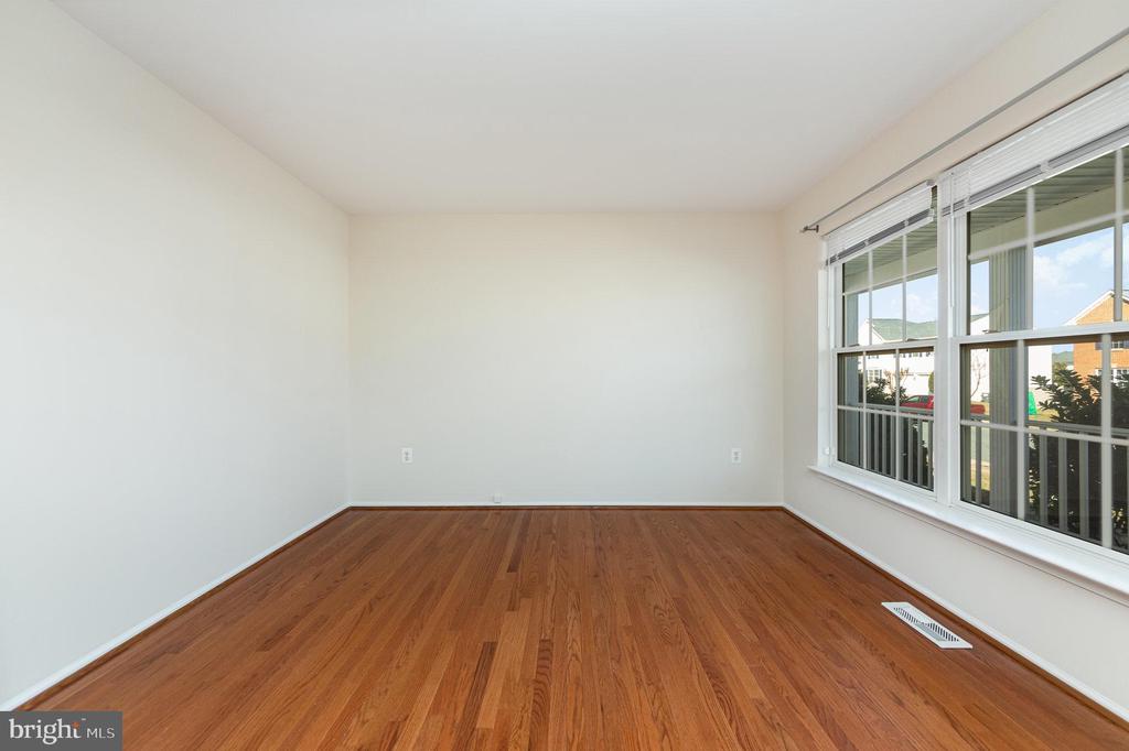 10 MINTWOOD DRIVE