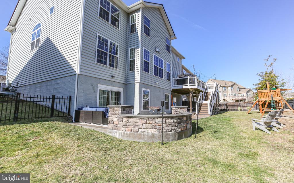11 WOODLOT COURT