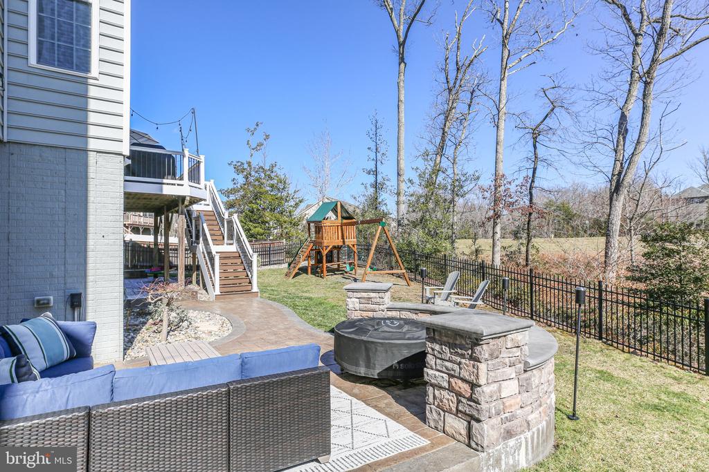 11 WOODLOT COURT