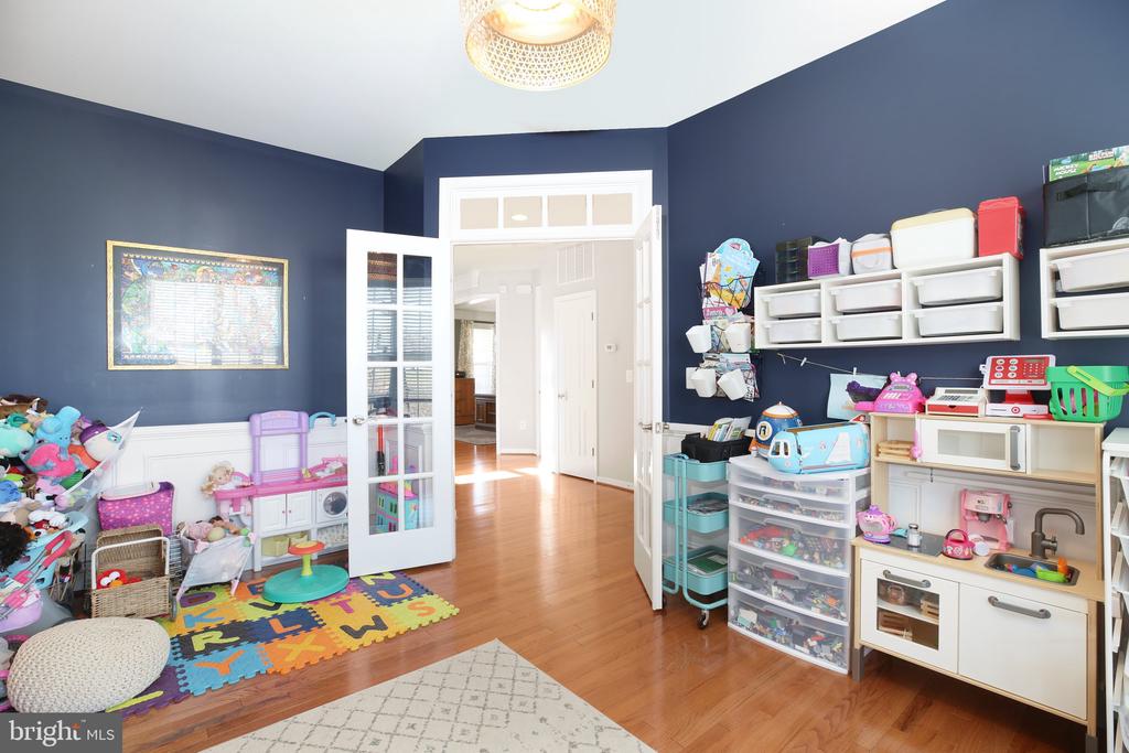 11 WOODLOT COURT