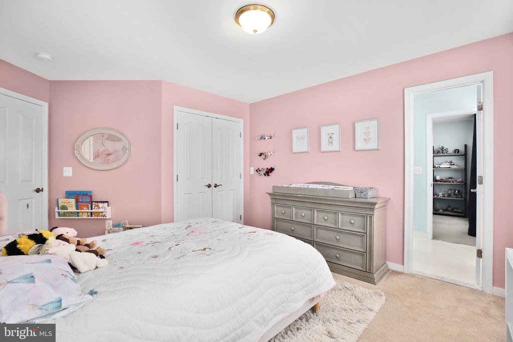 11 WOODLOT COURT