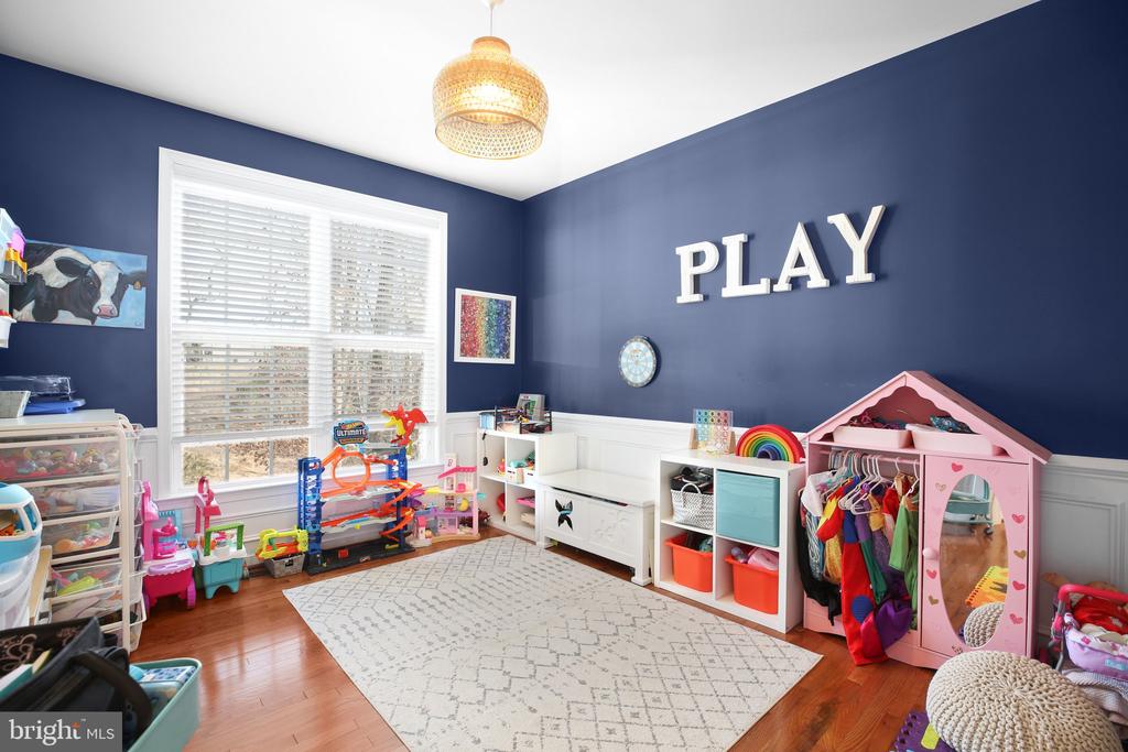 11 WOODLOT COURT