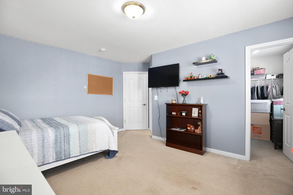 11 WOODLOT COURT