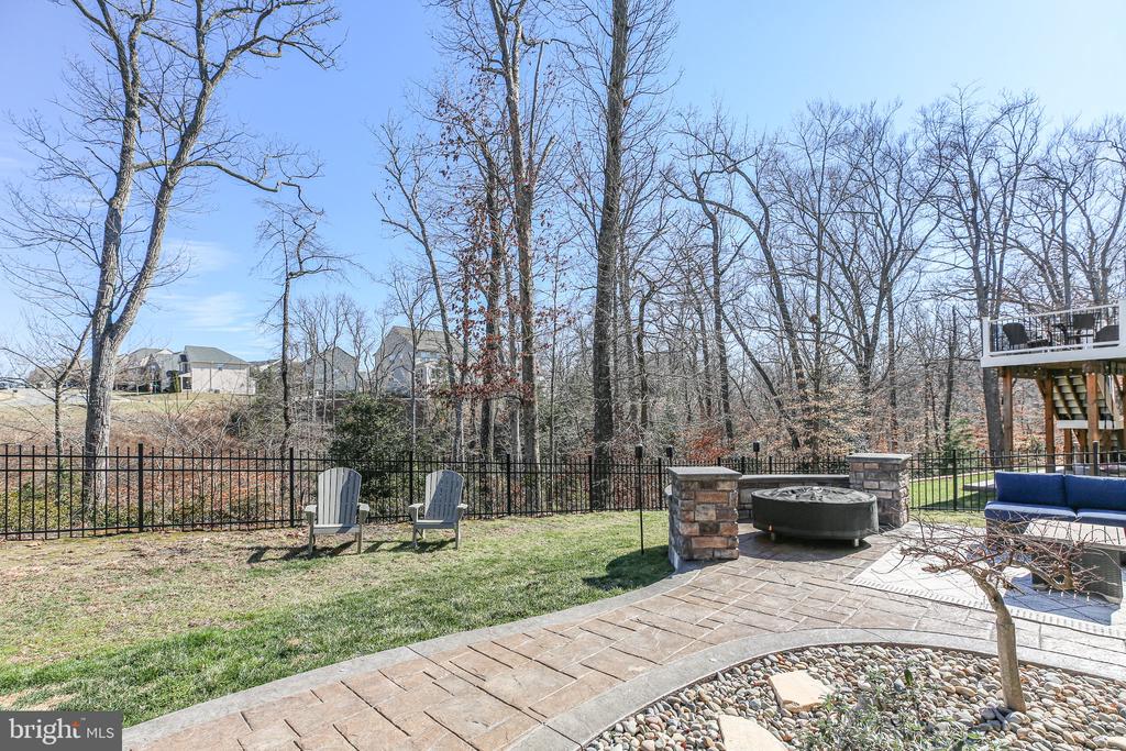 11 WOODLOT COURT