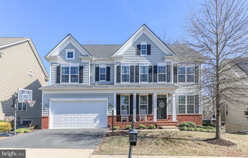 11 WOODLOT COURT