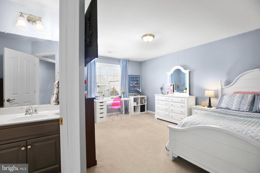 11 WOODLOT COURT