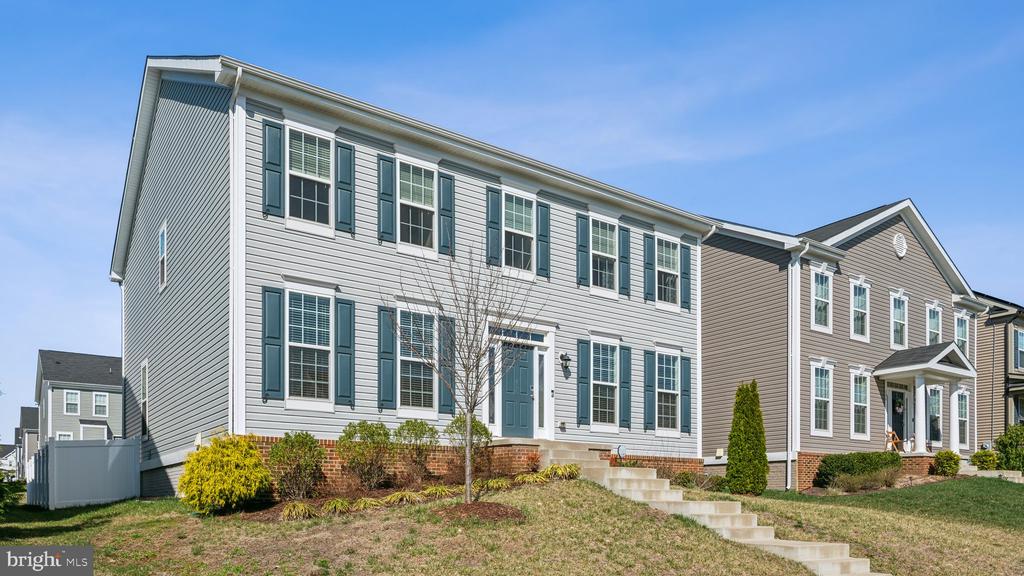 212 HOSTA WAY