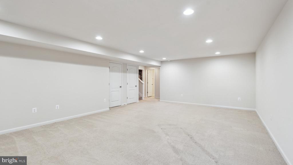 212 HOSTA WAY